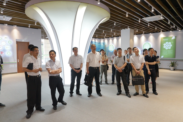 ר�Ҳι۽̹�·У�� ���̴�ҵ԰ չ��1_����.jpg